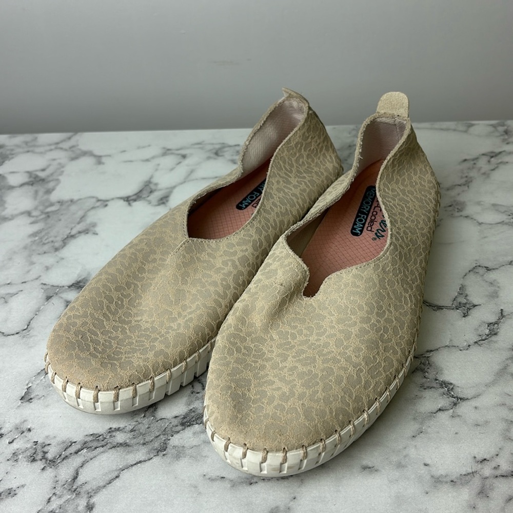 SKECHERS Sepulveda Blvd - A La Mode Shoe Wild Wish Air Cooled Mem Foam Womens 10